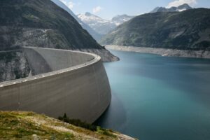 Image of a large dam, used to illustrate post